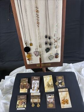 Amber and Agate Pendant Necklace - Brown/Gold Accent